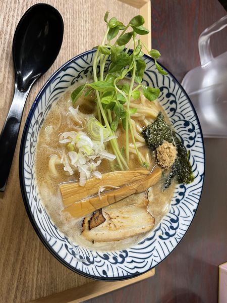 「濃厚魚介豚骨ラーメン850円」@麺屋 靂の写真