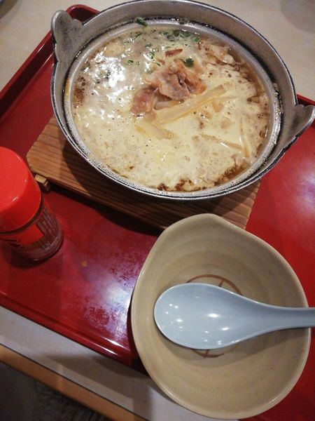 「背脂たっぷり鉄鍋醤油ラーメン」@ジョイフル つくば桜店の写真