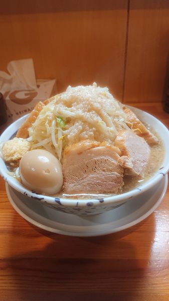 「豚ラーメン  味玉  野菜マシ  ニンニク  油」@連の写真
