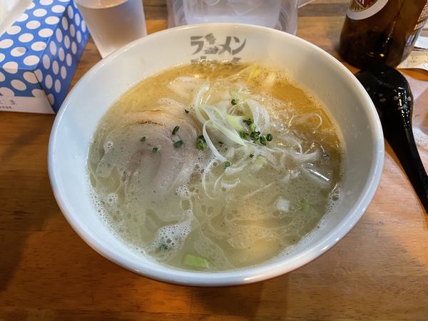 「魚介とんこつラーメン」@ラーメン海鳴 中洲店の写真