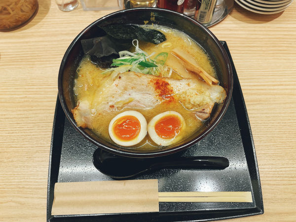 「トロ旨チャーシュー味噌ラーメン味玉入り」@札幌みその 一期一会 シャポー船橋店の写真