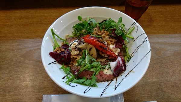 「ローストビーフの醤油まぜそば_1000円」@らぁめん山と樹の写真