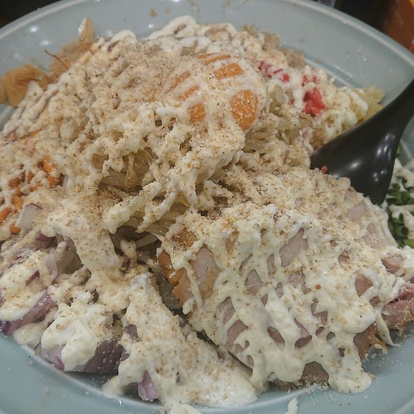 「冷やしまぜそば950円豚1枚80円アレ」@豚山 下高井戸店の写真