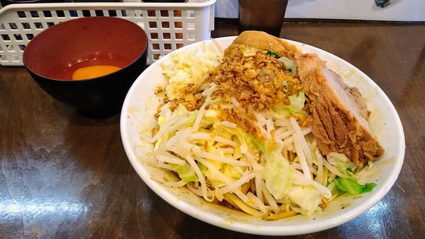 「小汁無し(ヤサイ少なめ・ニンニク)チーズ・カレー」@麺屋 歩夢の写真