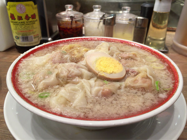 「粗挽き旨味雲呑麺」@広州市場 田町店の写真