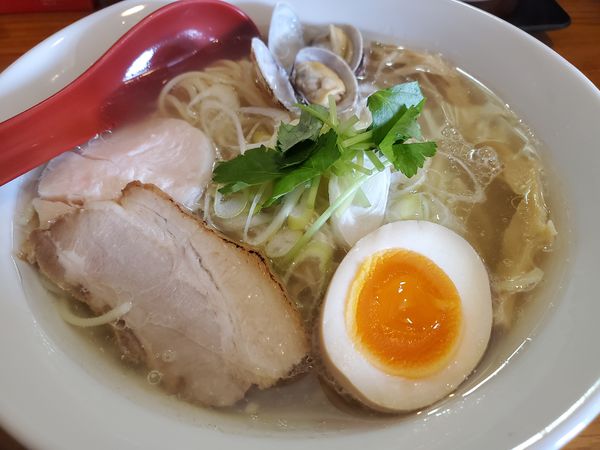「旨しお貝出汁らぁめん」@ラーメン屋 コカトリスの写真
