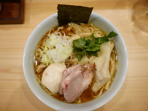 「特製中華そば並」@自家製麺 ロビンソンの写真