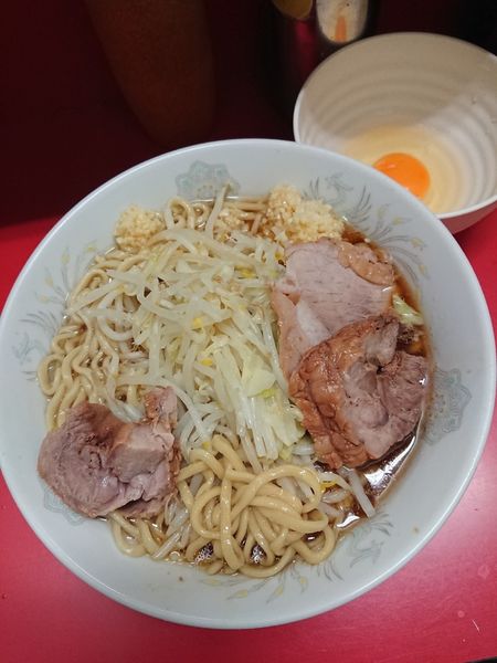 「小ラーメン 700円 ＋ 生玉子 50円」@ラーメン二郎 上野毛店の写真