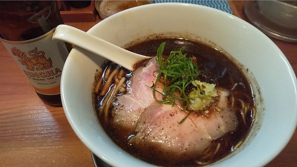 「シンハービール・小瓶+源玄ブラック(¥500+800)」@麺処 源玄の写真