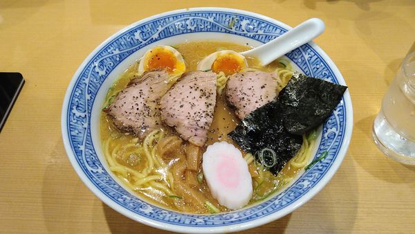 「特製中華そば」@中華そば 青葉 府中店の写真