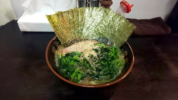 「ラーメン、海苔、ホウレン草」@雷家の写真