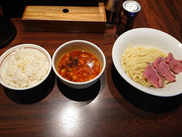 「辛いつけめん ガーリックごはん」@牛骨らーめん 牛王の写真