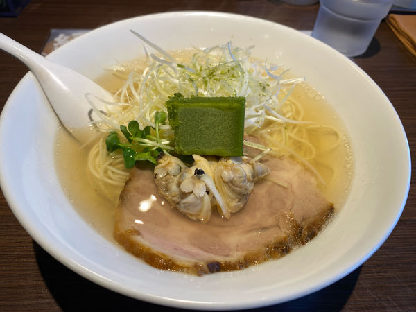 「天然貝だしらーめん緑茶添え」@らーめん専門店 小川 昭島店の写真