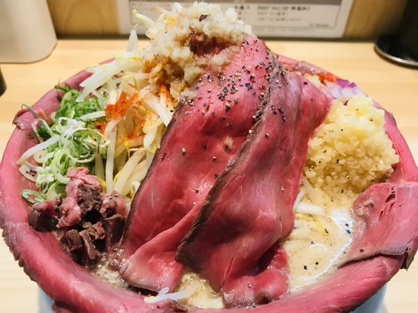 「牛ラーメン肉マシマシ 大盛 (300g) 2,080円」@麺屋 104の写真