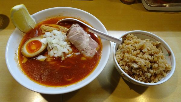 「トマトラーメン（850円）＋いりこ飯（200円）」@三代目しゅうの写真
