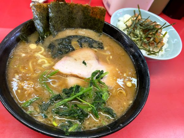 「ラーメン並＋ライス（まぶし丼）」@ラーメン杉田家の写真