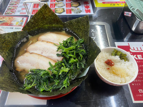 「のりチャーシューメン中盛　ほうれん草　固め濃いめ多め」@栃木家の写真