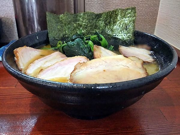 「チャーシューメン5枚 スモークロース2枚 トロトロばら肉2枚」@横浜家系らーめん 天王家 寒川総本店の写真