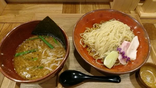 「昆布水の味噌つけ麺_1200円」@味噌らーめん 柿田川ひばり 恵比寿本店の写真