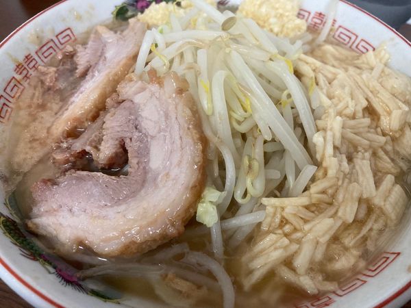 「小ラーメン＋トロロ＋ヤサイ少な目＋ニンニク」@ラーメン二郎 横浜関内店の写真
