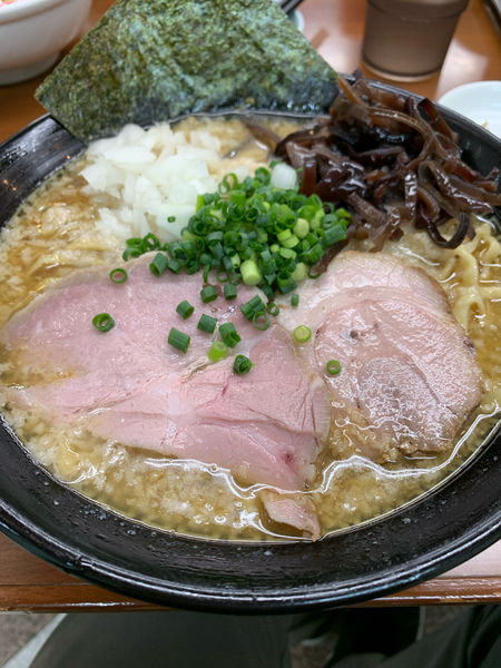 「背脂煮干しラーメン 大盛」@中華蕎麦 丸め 東久留米店の写真