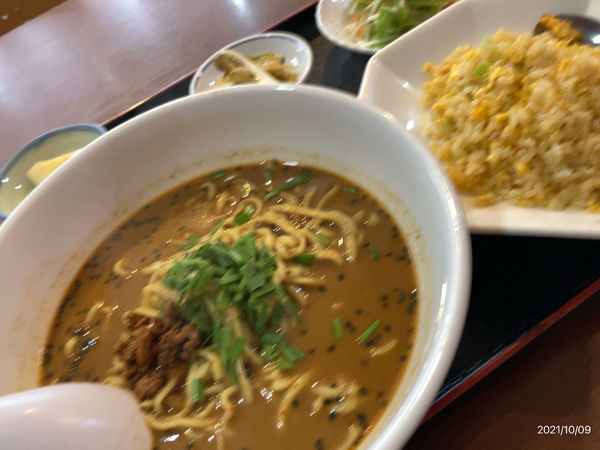 「四川坦々麺＋半チャーハン、880」@満福樓の写真