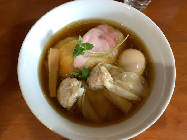 「鶏そば800円、味玉100円、ワンタン2個100円」@らぁめん サンドの写真