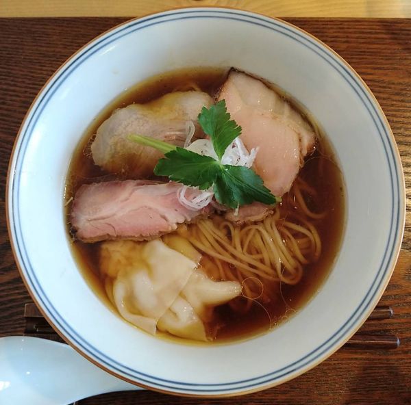 「わんたん入り醤油らぁ麺(1350円)」@Ramen FeeLの写真