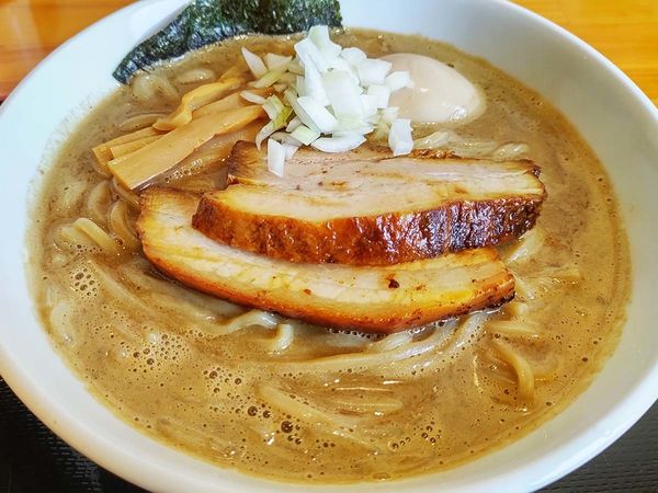 「濃厚ラーメン(大盛+特製トッピング)」@麺家 一鶴の写真