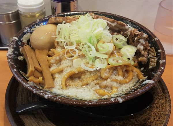 「爆盛油脂麺（麺量300g）900円」@らーめん 平太周 神保町店の写真