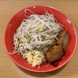 ブタメン 中 ヤサイちょい増し 800円