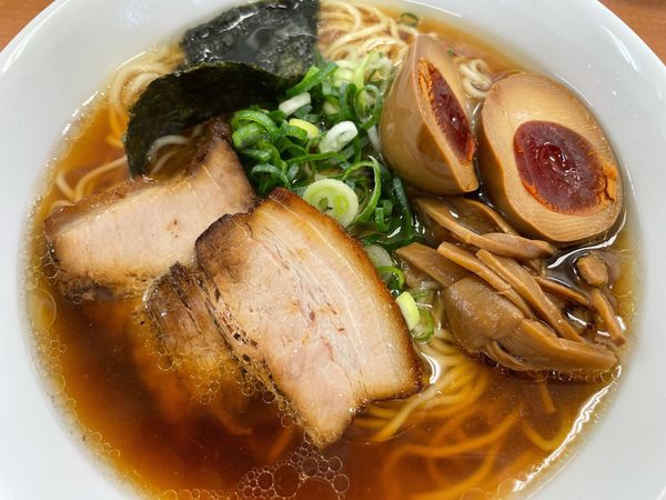 「中華そば(鶏ガラ魚介Wスープ)750円+煮玉子110円」@中華そば ななまるの写真