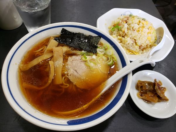 「ラーメン　半チャーハン」@代一元 大森店の写真
