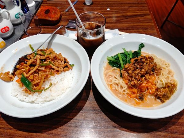 「本日のランチ②(担々冷麺＋豚肉細切り四川風炒め丼)1,000」@上海華龍 ヤマダ電機LABI1高崎店の写真