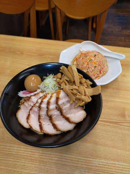 「油そば＋チャーシュー＋味玉＋メンマ」@油ソバ専門店 一平ソバの写真