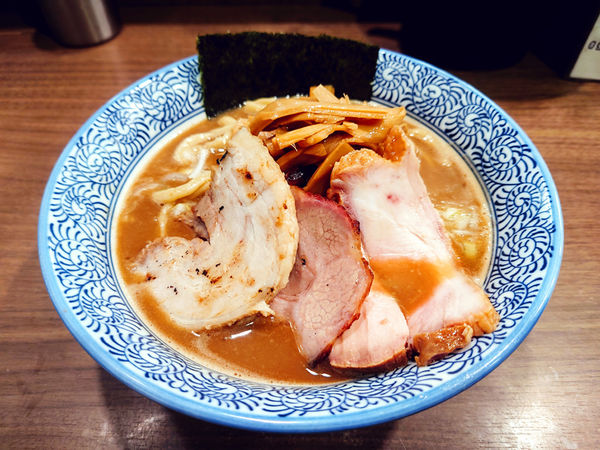 「限定 豚・鶏・牛で炊いた濃厚ラーメン」@煮干しつけ麺 宮元の写真