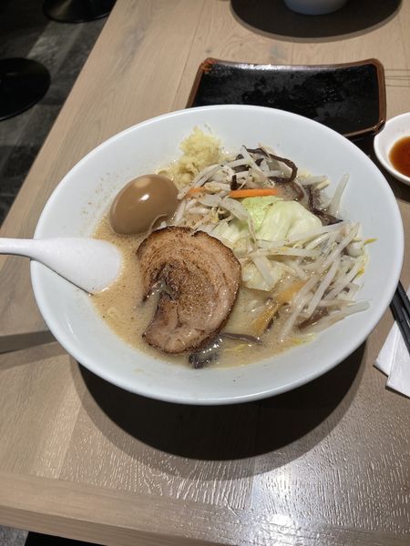 「味噌白丸+味玉」@博多一風堂 吉祥寺店の写真