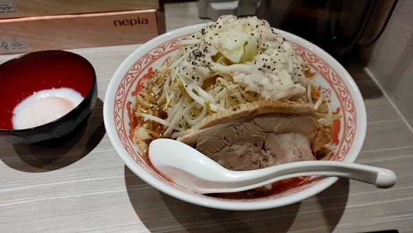 「豚二郎ラーメンライト+温玉（無料トッピング）」@高崎青春ブタ二郎の写真