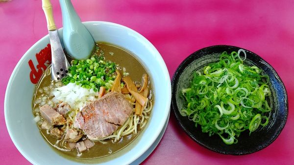 「鬼煮干しラーメン860円&薬味ネギ120円」@ラーメン山岡家 小山田間店の写真
