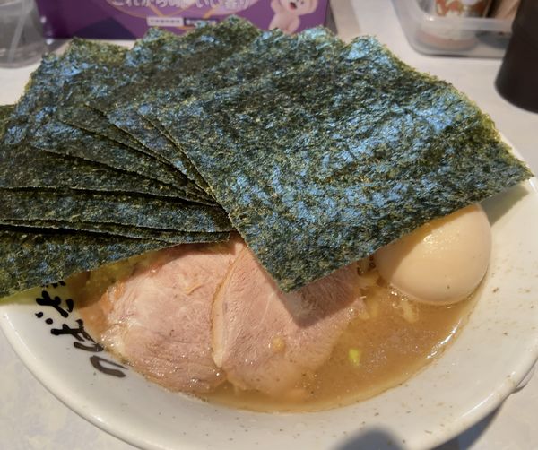 「全部のせラーメン」@横浜家系ラーメン つばさ家 立川店の写真