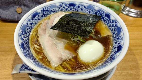 「中華そば+出汁玉子」@中華蕎麦 時雨 コレットマーレ桜木町店の写真