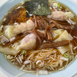 ワンタンメン(870円)