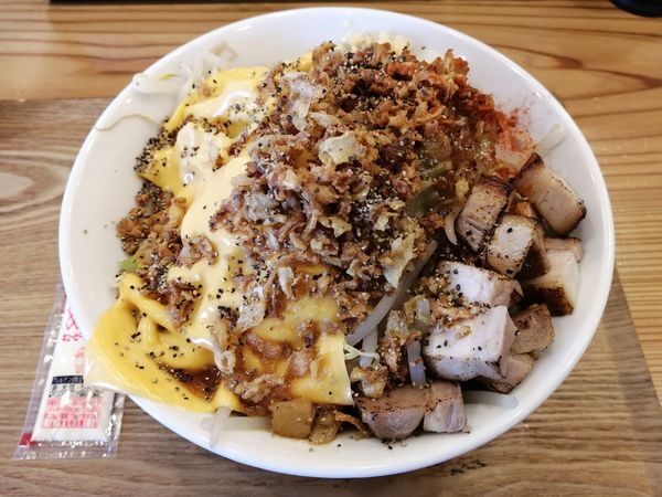 「汁なし麺(大盛)＋チーズ（2枚）＋マヨネーズ」@麺道 ひとひらの写真