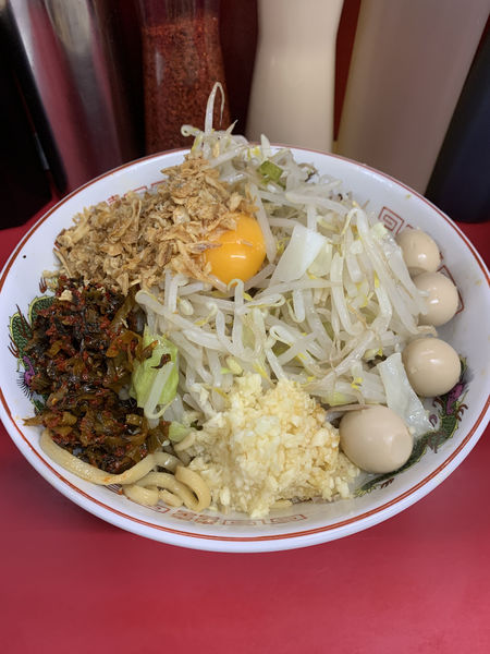 「汁なし(ニンニク、高菜)、ウズラ」@ラーメン二郎 湘南藤沢店の写真