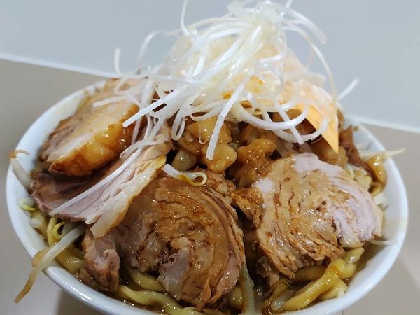 「大豚ラーメン500g（ネギ＋チーズ）」@夢を語れ 山梨の写真