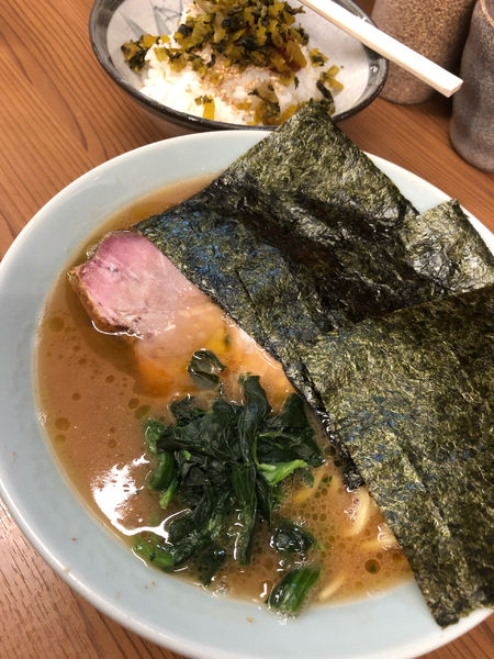 「ラーメン　並　サービスライス」@家系らーめん 武将家 外伝の写真