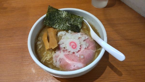 「煮干し中華そば」@煮干中華そば 鈴蘭 新宿店の写真