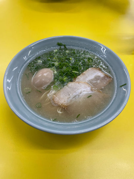 「味玉塩とんこつラーメン」@ラーメン味心の写真
