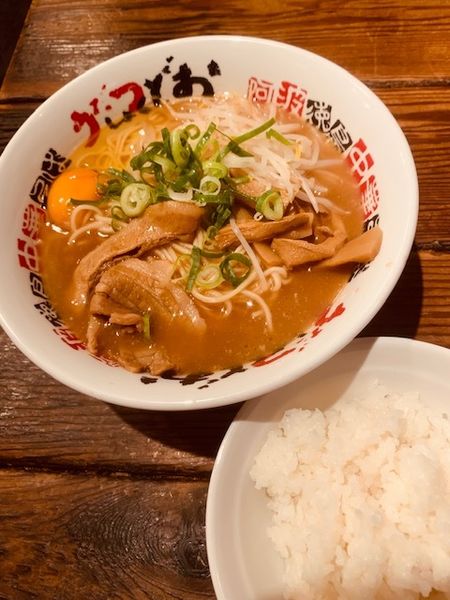 「中華そば（大） 700円　生卵 100円　めし 100円」@うだつ食堂の写真