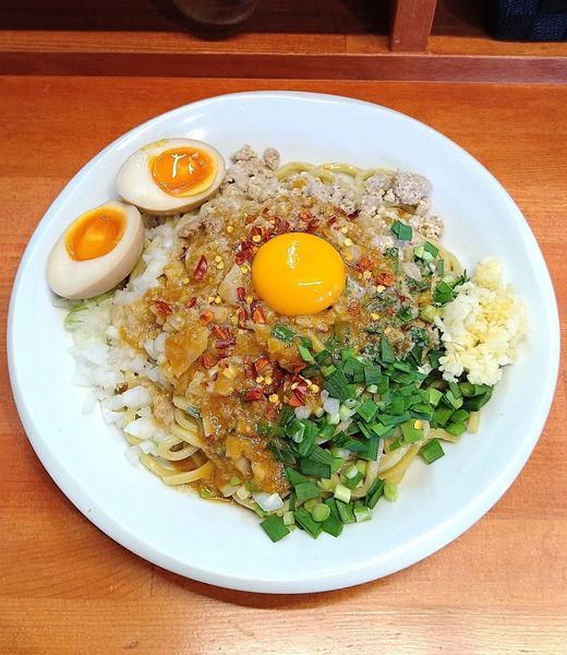 「油そば 800円＋味玉 100円」@らーめん・油そば 笑びすの写真